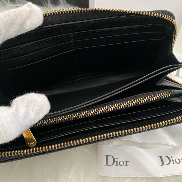 🌺🌸 PRE- LOVED🌸🌺 Lady Dior Zip Around Wallet Studded Leather - Picture 7 of 9